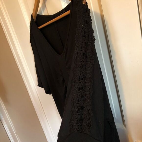 Black shirt with Lacey sleeves - Picture 3 of 3